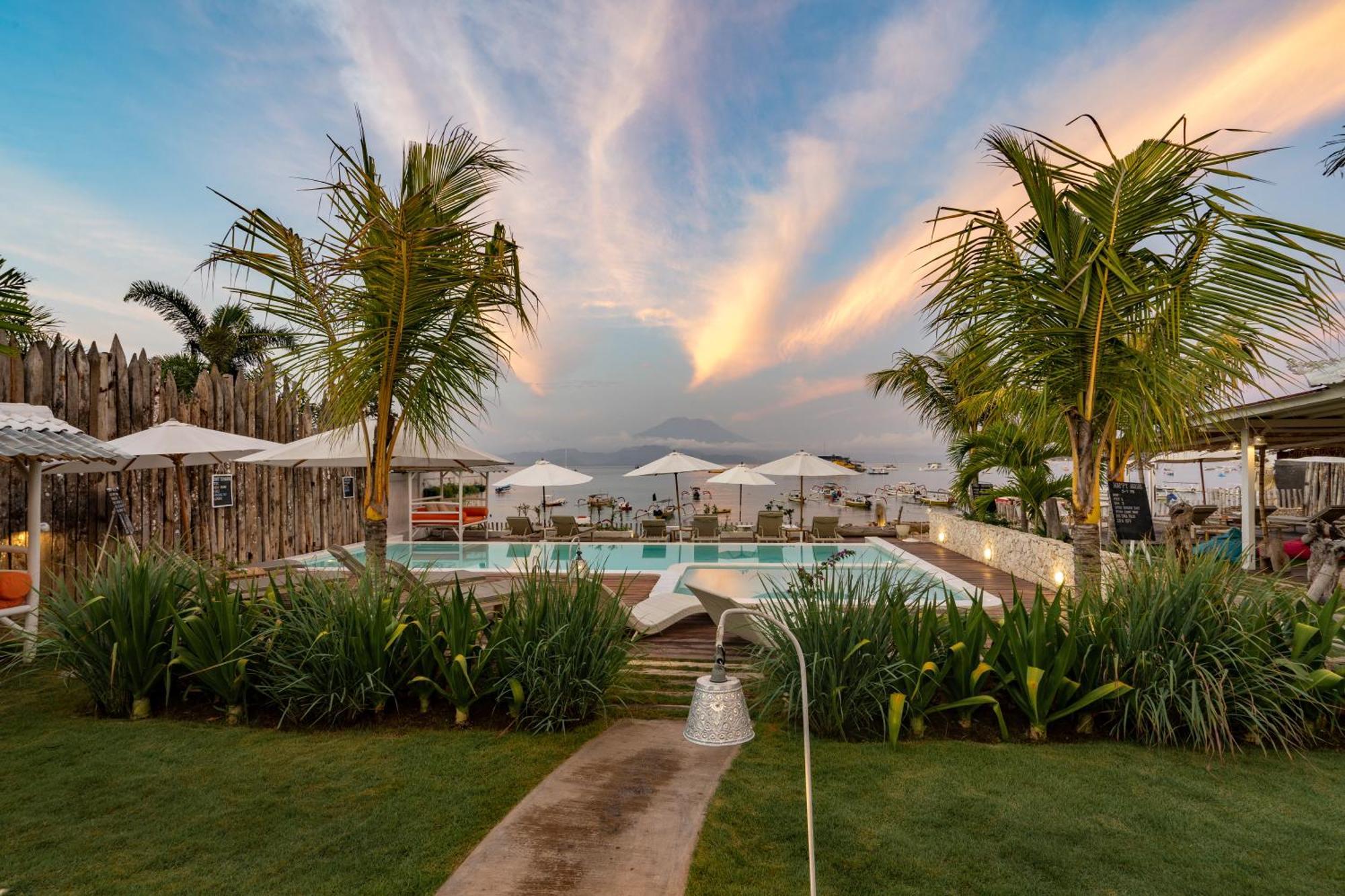 Paus Putih Hotel レンボンガン島 エクステリア 写真