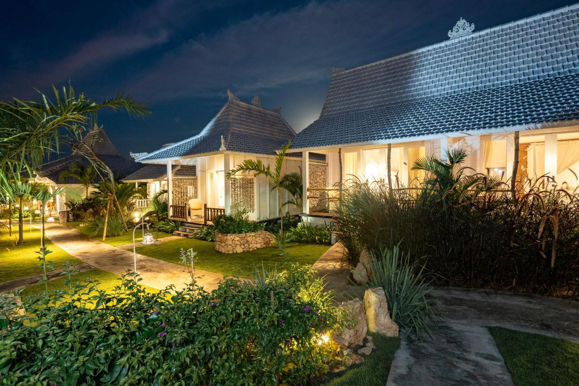 Paus Putih Hotel レンボンガン島 エクステリア 写真
