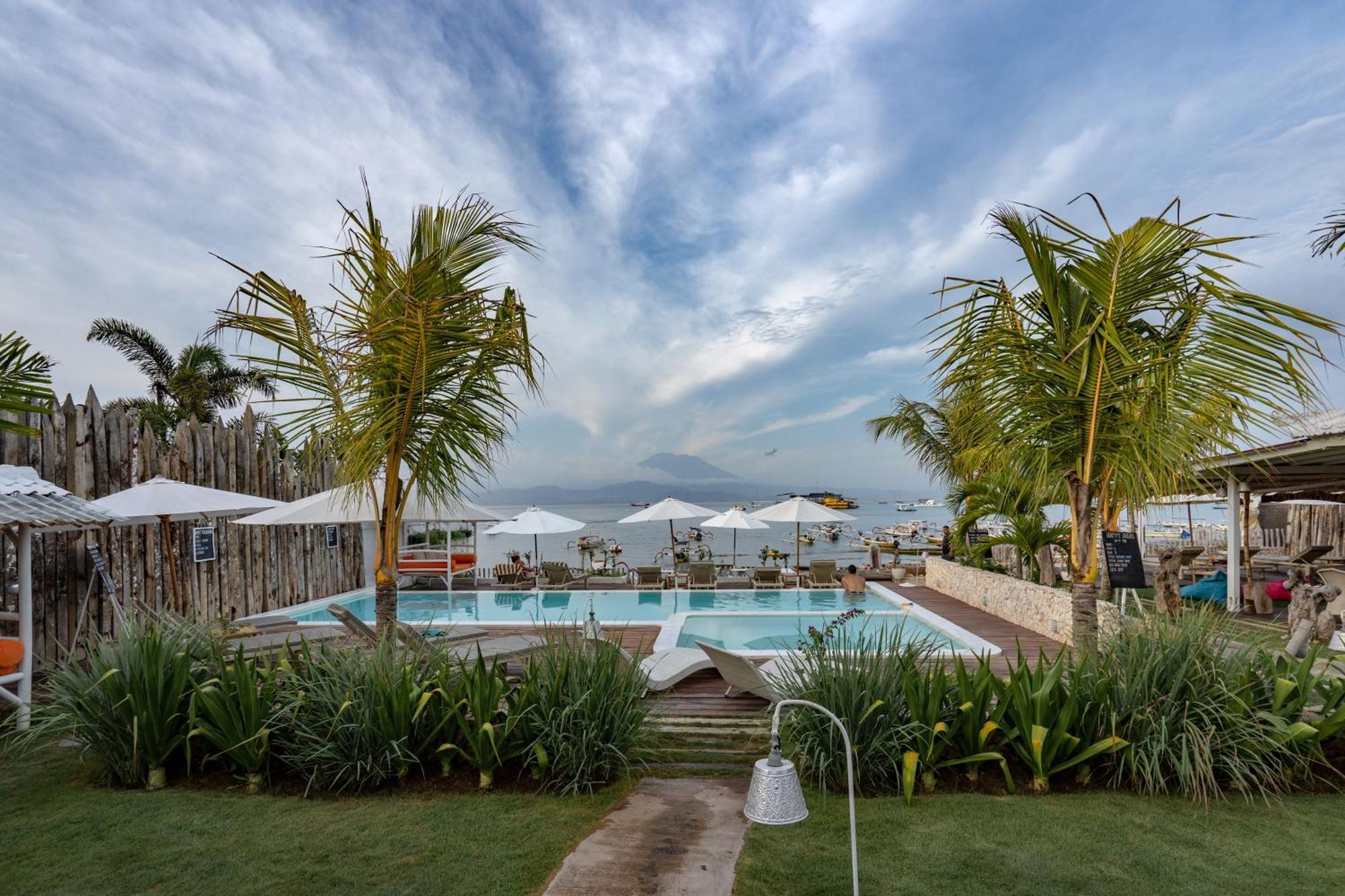 Paus Putih Hotel レンボンガン島 エクステリア 写真