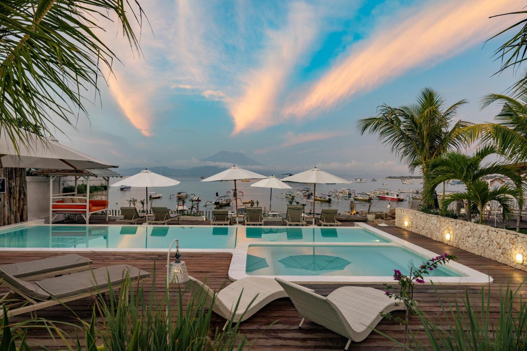 Paus Putih Hotel レンボンガン島 エクステリア 写真