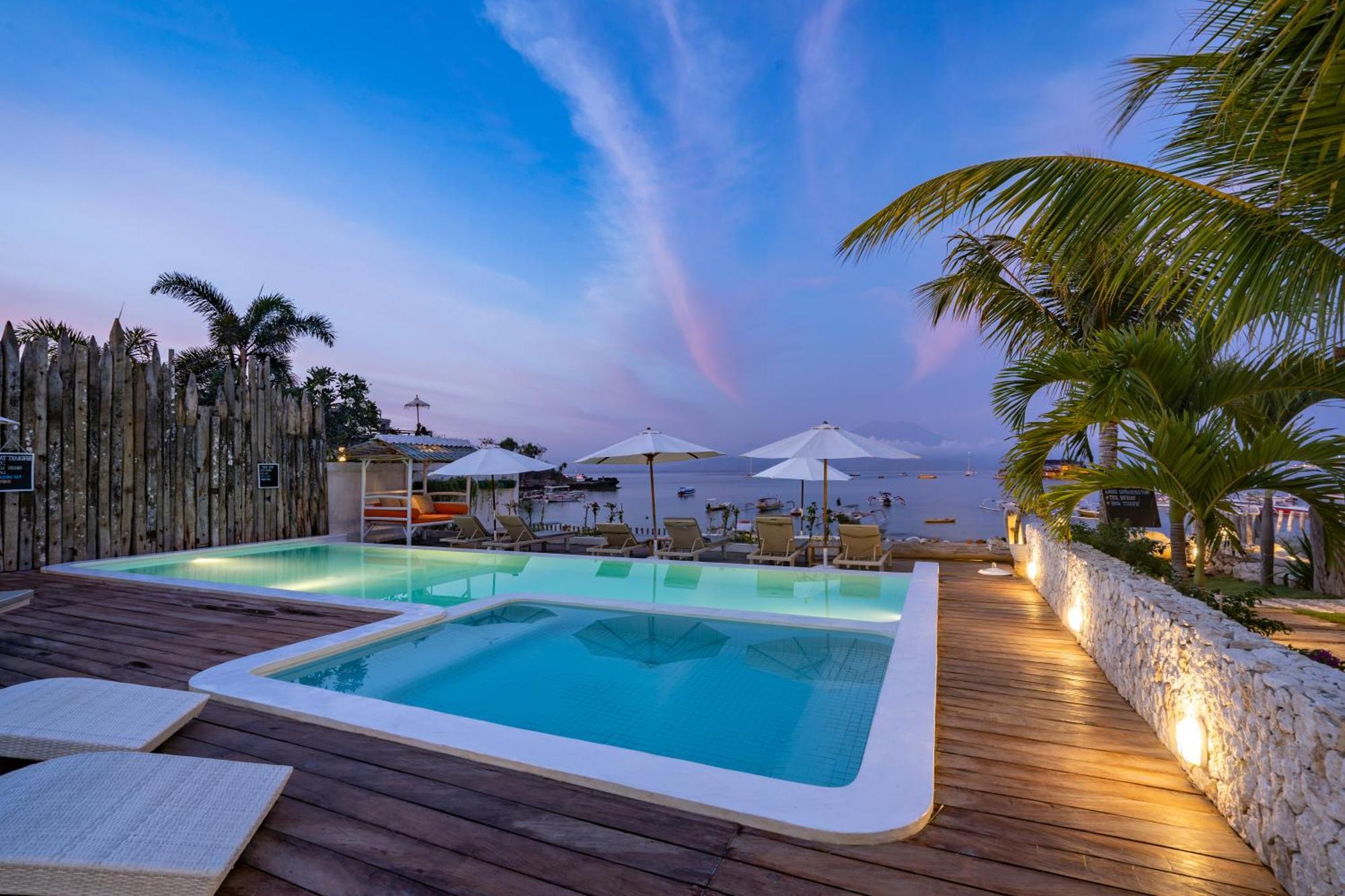 Paus Putih Hotel レンボンガン島 エクステリア 写真