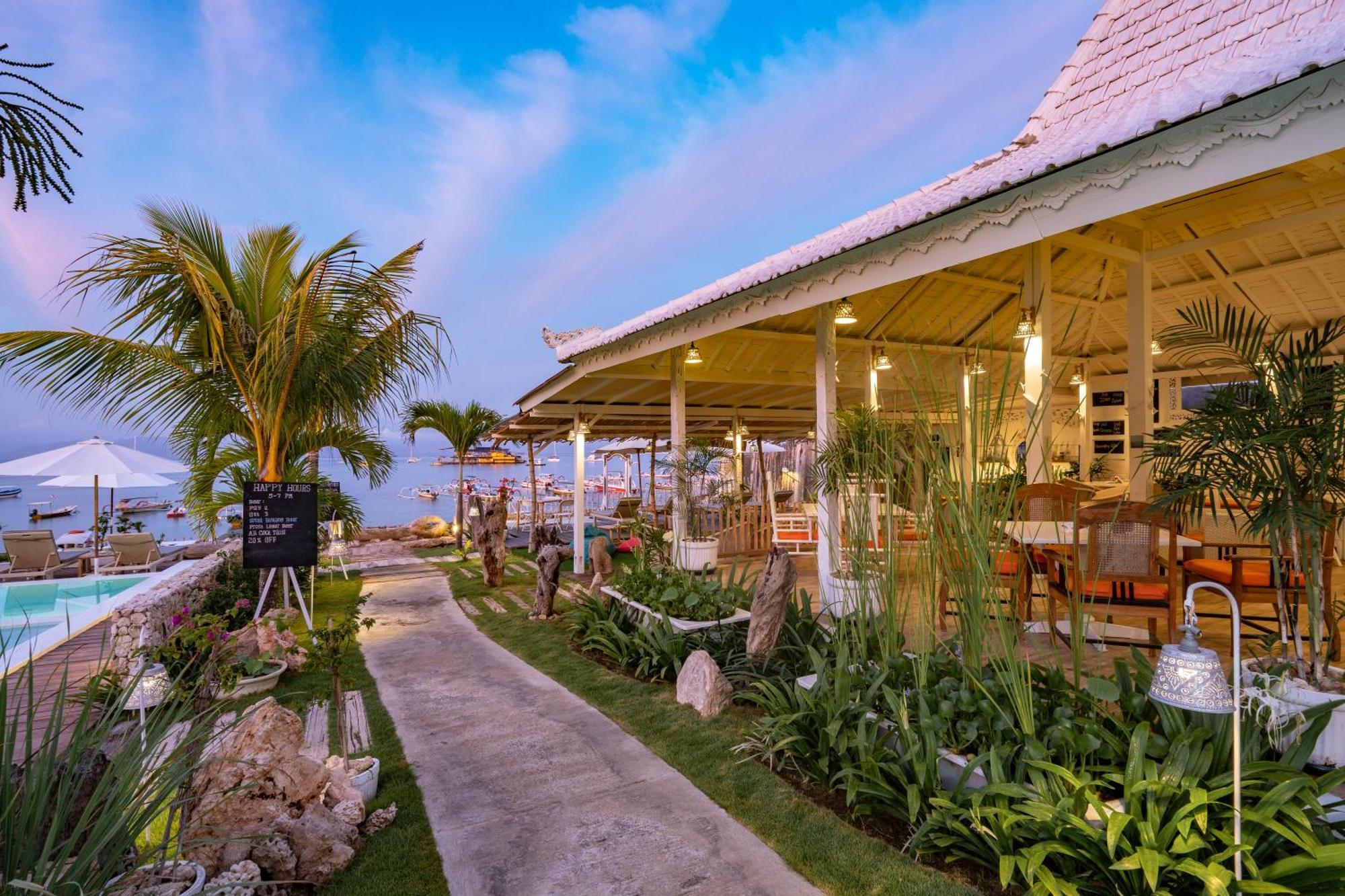 Paus Putih Hotel レンボンガン島 エクステリア 写真